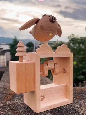 Do you like the wooden flying pig?#woodworking #handmadegifts #handmadecraft #gift #giftideas #toys #pig #automata #decoration #homedecor #interiordesign #creative #cute 