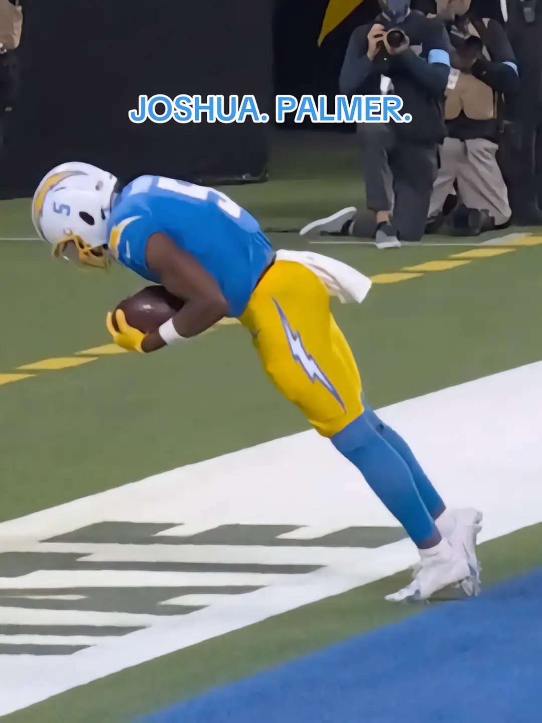 insane throw. insane catch. #justinherbert #joshuapalmer #football #toetap #nfl #nflgameday #tnf 