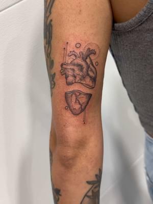 Anatomical heart fine line 🤘🏼 how do you think this tatt came out? #tattooideas #tattoosforwomen #tattoosformen #finelinetattoo 