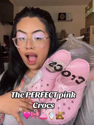 YES OBSESSED 🎀 ITS GIVINGGGGG #crocsgang #crocs4life #crocs #pinkcrocs #imjustagirl🎀 #imjustagirlintheworld #comfyshoes #fashionlookbook #youneedthis #ttshop #ttshopfinds 