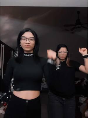 MIX IT, MIX IT, MIX IT👩🏻‍🍳😙 @Milliee ☺︎︎ @Klxri🧟‍♀️ #Totinos425 #fyp #fypシ #fypシ゚viral #trend #dance #foryou #foryoupage #viral #foryouu #Siblings #dynamicduo 