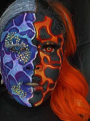 ‘cuz when we’re together fire melts the ice 🔥🥶 #firemakeup #frostbitemakeup #halfandhalfmakeup #creativemakeup 