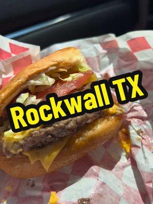 Boots Burgers is a 10/10 must recommend! Head to Rockwall and visit this homemade cheeseburger 🍔 - no fries, chips only and worth the wait. #rockwall #burger #chips #dallas  