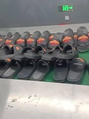 #jinjiangboteleeshoescoltd #Manufacturing #madeinchina #shoes #factorylife #shoes #factorylife #slidesandalsforwomen #factory #clogs #SlipperFactory #indoorslippers 