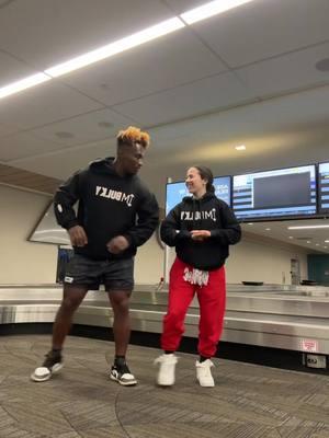 Dancing with @BulkyBoy at the airport 🥰 #courtneysanderson #itscourtney #imbulky #bulkyingseason #bulking #cozyvibes 