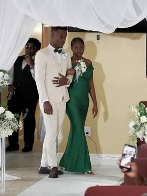 Synchronisation parfaite : la danse des garçons et demoiselles d’honneur 💕💃 #haitiantiktok #trendingvideo #WeddingVibes #groomsmen#bridesmaid #brideandgroom #CoupleGoals#DreamWedding#divertido #viralreels #reel #TalanLakay#weddingideas #weddinginspiration #weddingdance#dance#dancers#christianwedding #christianwedding #haitianwedding #caribbeanwedding #weddingvibes #haitiantiktok