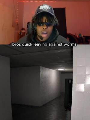 bros quick leaving against worms 😂 (Twitch/YT: HeyyVance) #theclassrooms #scarygames #jumpscare #fypage #viral