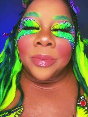 Mesmerized, mesmerized by…  🦋✨💚 My favorite look of the year by far. Its All In The Details… @UnbotheredCosmetics  Inner Eyes:@ Rainbow Rush Eyeshadow Palette Chest: Rainbow MultiChrome Highlighter/ Eyeshadow #butterflymakeup #butterflyeyeshadow #butterflies #butterfly #makeupamurder #neonshadow #neoneyeshadow #glowinthedarkmakeup #creativemakeup #creativeglam #blackgirlmagic #blackmakeupartists #blackmakeupbrands #unbotheredcosmeticsllc 