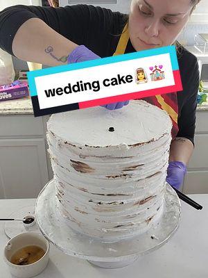 💒👰‍♀🎂 Guess the sizes! . . . . . #weddingcake #cakedecorating #rusticweddingcake #wedding  #rusticwedding #baker #cake 