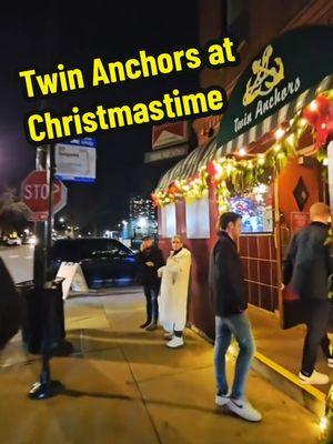 #chicago #brianreallychicago #twinanchors #twin #anchors #onthisday #christmastime #barbeque #babybackribs #ribs   #restaurant #christmaslights #oldtown #chicagorestaurants #oldtownchicago #lincolnpark #lincolnparkchicago 