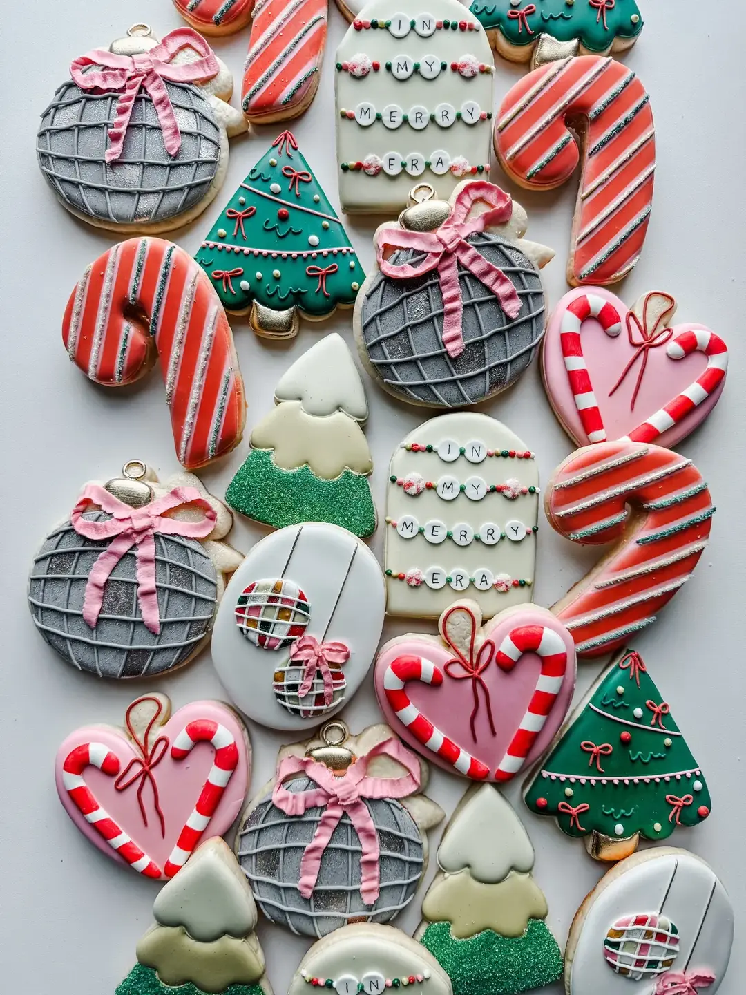 #caceyscakery #sugarcookies #decoratedcookies #edibleart #cookieart #decoratedcookies #christmas #christmas #christmascookies #royalicingcookies #cookietok #cookiesoftiktok 