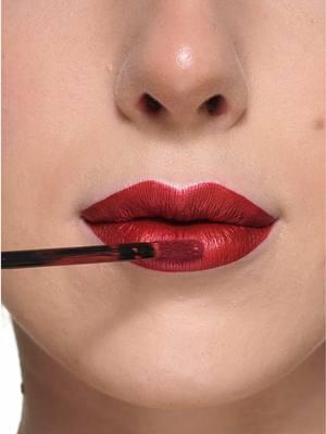 What do you think of this metallic red lipstick❤️ @Black Moon Cosmetics liquid lipstick in the shade Deville *product gifted in PR #lipstick #liquidlipstick #redlipstick #lipswatch #redlips 