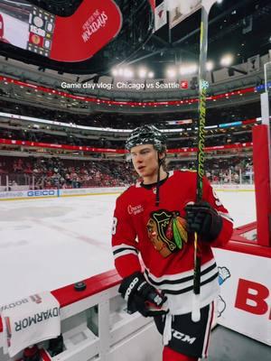 3 ina rowww🚨🚨🚨 #Vlogmas #workinginsports #sportsvideographer #NHL #hockey #chicago #chicagotiktok #unitedcenter #blackhawks #connorbedard #bedard #sportsvideography #canonr6 