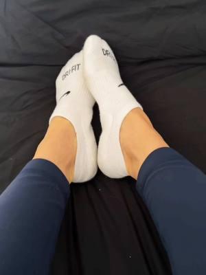 Wake up, stretch out, get going for thr day, lets go deadlift! #socks #nike #drifit #socksoftheday #noshowsocks #leggings 