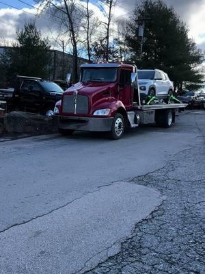 #nalaequipment #boston #wehavetrucks #aluminum #diesel #miller #vulcan #chevron #century #rollback #rollbacklife #jerrdan #tow #towtrucksoftiktok #peterbilt #kenworth #paccar #hino #ram #chevy #ford #sold 