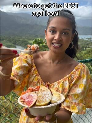 wait for the rooster 🐓😂 #acai #acaibowl #kauai #nourish #hawaii #locallygrown #fruits #vegan #breakfast #views #rooster #hawaiian #banana #papaya #rawvegan #beepollen 