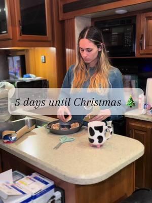 Cooking on Christmas morning or no?? #sahm #sahw #sahmlife #sahmof2 #momlife #MomsofTikTok #morningroutine #christmascountdown #bluecollarwife #pipelinewife #tradwife #tbcw #fulltimerv #rvlife #rvlifewithkids #fulltimervfamily #camper #camperlife #fyp 