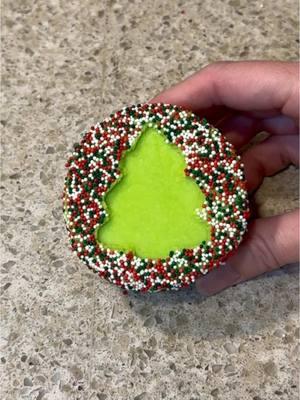 Christmas Tree Cupcake #cupcake #christmas #christmascupcakes #christmastree #cake #cakedecorating 