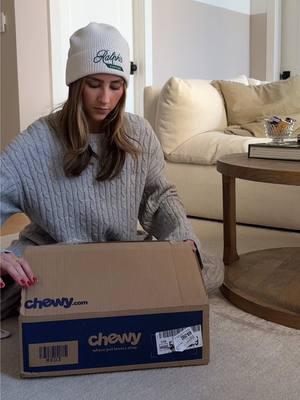 Since becoming a dog mom @Chewy has become my go to place for all of our puppy necessities! 🔗’s to everything in my bio! #ChewyPartner #newpuppy #goldenretrieverpuppy #chewy  