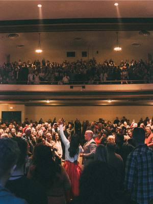 Some Christmas carols in Chattanooga #johnnyswim #christmas #christmascarol #holiday 