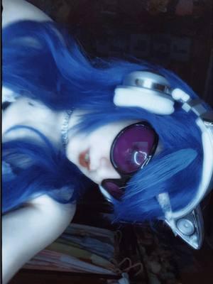 ignore my bad camerawork, i have very shaky hands LMAOO #djpon3 #vinylscratch #djpon3cosplay #vinylscratchcosplay #vinylscratchmlp #mlp #mlpcosplay #brony #bronyfandom #mlpfandom 