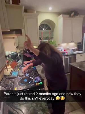 They claim that they have too much “free time” 🤔 #parents #dj #housemusic #unemployed #edm 