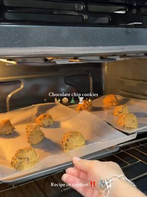 RECIPE: ⬇️.                                          2 1/4 cup flour 1 tsp salt 1 tsp baking powder 1 tsp baking soda 1 1/3 cup brown sugar 1/3 cup sugar 1 cup melted butter 1 Tbs vanilla 1 egg, 2 yolks 2 cups chocolate chips #chocolatecookies #chocolatechipcookies #xmasdessert #cookie #chewycookie #dessertrecipe 