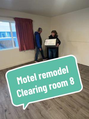 Welcome back to the #motel #remodel today is all about #progress as we clear out our 8th room to be #remodeled #motelier #motelierlife #hotelier #remodeling #renovation #DIY #doityourself #renovationproject #entrepreneur #SmallBusiness #momandpop #motelremodel #moteliermegan #weaverville #weavervilleca #49er #49ermotel #49ergoldcountryinn #trinitycounty #norcal #visittrinity #fyp #foryoupage 