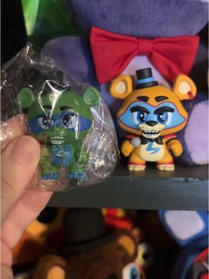 WHY IS HE GREEEEEEN #fivenightsatfreddys #fnaf #fnaffan #specialinterest #fnafcollector #fnafcollection #fnafmerchandise #fnaffandom #christmas 