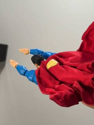 Look 🆙 I’ll say it over and over again, in James Gunn we trust 🫡 I’m so happy to see DC going again. I know people usually pick between marvel and dc but I love them equally. Can’t wait to witness peak in theaters. Mafex TDKR Supes + Mezco Accessories = 🐐 Superman Figure #fyp #foryoupage #superman #jamesgunn #dc #supermanlegacy #clarkkent #davidcorenswet #mafex #mezco #actionfigures Figurines & Miniatures #toyphotography #dcuniverse #comicbooks #collectibles #marvel #batman #CapCut 