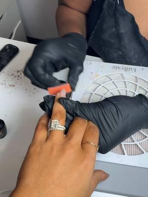 Went back for a christmas color🎄💅🎅  #chromenails #cateye #nailset #nails #nailinspo #shortnails #Lifestyle #ditl #dailyvlog #MomsofTikTok #momlife #SelfCare #dayinmylife #christmas #gelx #gelxnails  #christmasnails #nailinspo2024  #christmastiktok 