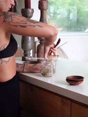 The feminine urge to take control of my health, and make my own remedies from scratch 🍃  #holistichealth #naturallifestyle #womenshealth #yogalifestyle 