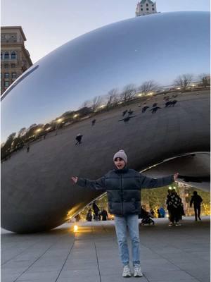 THE BEAN!!!!!🫘😍😍#cloudgate#chicago#transition#pictureperfect#newmusic#newartist#prideartist#originalsong#breakupsong#independentartist#gay#bi#lgbt#conangray#troyesivan#the1975#omarrudberg#nicdantes#fypシ#singersongwriter#xmas#popmusic 