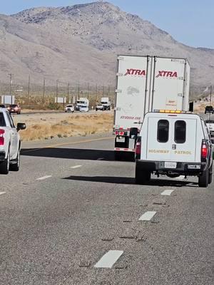 Oops. . . . #caughtup #pulledover #cops #carhauler #scammer #carhaulercartel #vatoslocos #firme #truckerlife #goinstyle #hammerdown #hammerdowndriver #carhaulers #boydstun #cartransporter #bigloads #heavyloads #powerful #ram #westernstar 