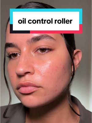 im not kidding when i say i dont leave the house without this. I love how it doesnt strip my skin and leave it too mattified. It only absorbs the excess 🙂‍↕️ #acne #oilyskin #gifted #oilcontrolroller #peaceout @PeaceOutSkincare 