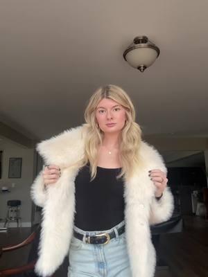 In a dancing mood because Christmas is next week #winteroutfit #wintergoingoutoutfit #furcoat 