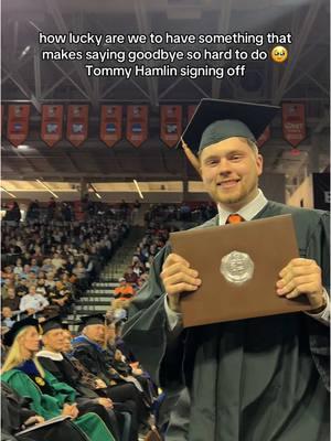 In da clerb we’re all crying right now… 😭 #BGSU #AlwaysBG #university #ohio #college #graduation #collegegrad #intern 