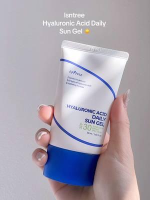 One of my fav Korean sunscreens ☀️@isntree #isntree #isntreeGL #isntreedailysungel #kbeauty #koreanskincare #sunscreen #waterysungel #eyeburnsunscreen 