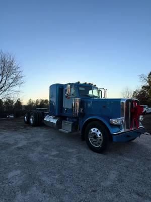 365 days with the ol' rig #livetheshow #prideinyourride #gottawanna #peterbilt #389 