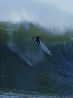 Wipeout reel from this week’s action at Mavericks. About time for a cold one? 🍻 Head over to Half Moon Bay Brewing Co in Pillar Point Harbor. Surfers: @zealandhunter @zoechaitsurfs @jeffbelzer_realestate   📽️ @jsandycam @euanart ✂️ @shannonreporting #mavericks #mavericksawards #halfmoonbay #hmb #maverickssurf #wipeout #wipeouts #wipeoutreel #bigsurf #bigwaves #bigwavesurfing #extremesports 