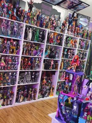 End of the Year #MonsterHigh Update! 💀🖤 @Monster High #MonsterHighG3 #MonsterHighSkullector #Skullector #Dolls #DollCollection #Collection #DollCollector #Collector #toycollectorsoftiktok #MonsterHighG2 #Toys #ToyCollector #FYP #MonsterHighCollector 