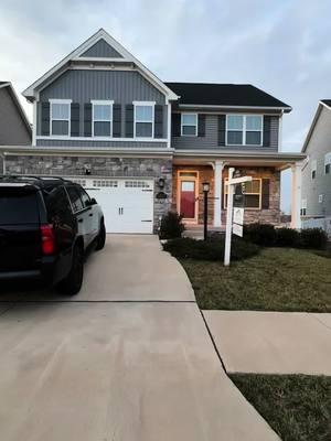 📍Manassas, VA #manassasvirginia #princewilliamcounty #buyingahouse #northernva #virginiarealestate #virginiarealtor  Listed by- Lisa Glikbarg with Century 21 