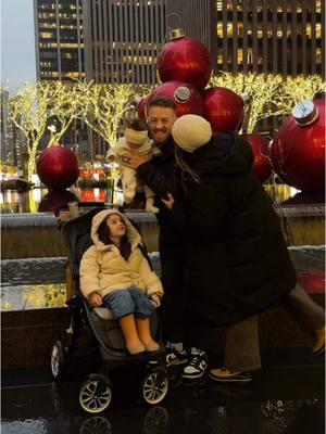 Renee at the end 😂 #newyorkcitychristmas #christmastransition 