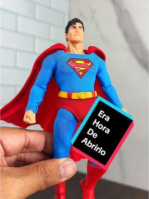 El mejor momento para abrir esta figura! #superman #figuradeaccion #figurasdecoleccion #coleccionismo #actionfigures #mezco #manofsteel #toys #juguetes #figuras #jamesgunn #toytok #figtok #figuretok 