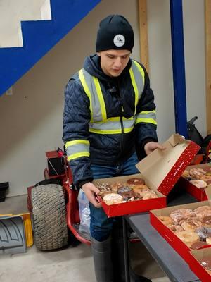 Gotta feed the team!💪 #snowremoval #snowremovalservices #snowblowing #snowplowing #snowbusiness #canada #kubota #johndeere #tractor #businessowner #entrepreneur #youtubers