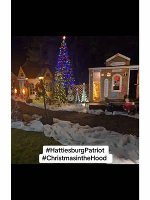 Mrs. Carolyn Hood does such an excellent job on this Christmas decor for our community.  🎄🎄#christmas #Christmasinthehood #christmasdecor #christmastree #christmascountdown #HattiesburgPatriot 