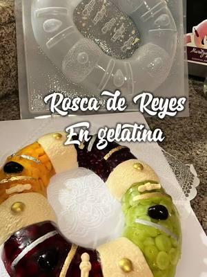 Una rica gelatina en forma de Rosca de Reyes❤️❤️ estamos a sus orenes 🎉 #CapCut #fyp #fypシ゚viral #fyppppppppppppppppppppppp #SmallBusiness #emprendimiento #reposteria #postres #MaritzaDelicias #gelatinasartisticas #desserts #jello #navidadentiktok #christmastreats #diadereyesmagos #6deenero 