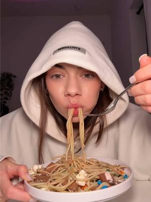 let’s make buddy the elf’s’ spaghetti 😋🍝🎄 #elfspaghetti #buddytheelf #elfmovie #foodfrommovies #dessert #dessertmukbang #dessertbowl #Foodie #fypシ゚viral #viral #icecreambowl #dessertspaghetti 