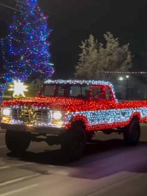 This is one of the best I’ve seen 😍🎄  #thefarmtruckshow - Owner: @maxx_elliott  Follow us for more! #fordf100 #oldtruck #classictruck #oldtrucks #classictrucks #f100 #chevy #c10 #vintagetruck #oldskool #oldford #oldchevy #trucksofinstagram #chevytrucks #fordtrucks 