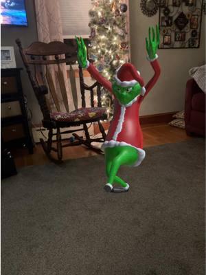 A Grinch In The House #grinch #grinchmas #grinchtiktok #dancinggrinch #merrychristmas 